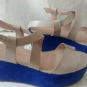 Pour La Victoire Platform Wedge Sandals.